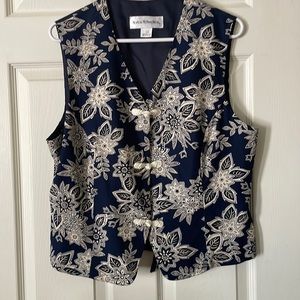 Beautiful Navy and Cream-Colored Vest in Floral Pattern, Sz 10.
